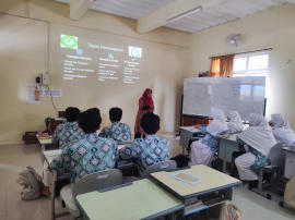IMPLEMENTASI TRI DHARMA, DOSEN FEBI UIN GUS DUR HADIRKAN WAWASAN KEBIJAKAN EKONOMI DI SMA IT ASSALAM PEKALONGAN