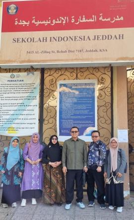FEBI UIN GUSDUR PEKALONGAN GELAR PENGABDIAN INTERNASIONAL: CEGAH BULLYING REMAJA DI SEKOLAH INDONESIA JEDDAH MELALUI PENDEKATAN HUKUM DAN SOSIAL