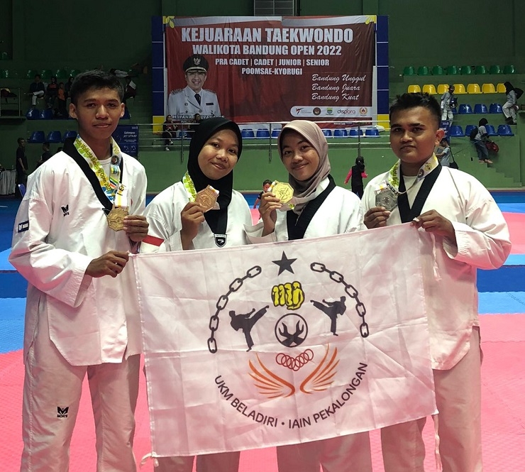 Mahasiswa FEBI UIN Gus Dur Raih 2 Medali Emas Di Kejuaraan Taekwondo Walikota Cup  Bandung Open 2022