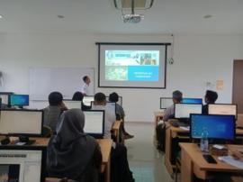 DOSEN FEBI UIN GUS DUR JADI NARASUMBER WORKSHOP INFORMATIKA UNTUK GURU SMP DI PEKALONGAN