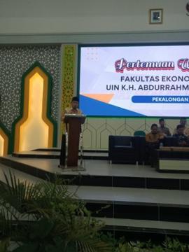 PULUHAN MAHASISWA FEBI UIN GUS DUR MENERIMA PENGHARGAAN MAHASISWA BERPRESTASI