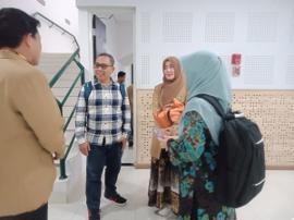 PENGELOLA FEBI UIN GUS DUR GELAR DISKUSI RINGAN DENGAN IVAN CHABIBILAH