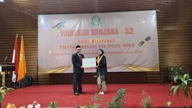 ALUMNI FEBI UIN GUS DUR SERAHKAN WAKAF UNTUK MASJID AGUNG, BUKTI KONTRIBUSI NYATA TERHADAP KAMPUS