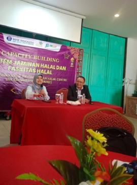 WAKIL DEKAN FEBI UIN GUSDUR SAMPAIKAN MATERI JAMINAN PRODUK HALAL KERJASAMA DENGAN BI KPW TEGAL