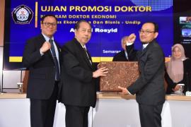 UJIAN TERBUKA S3 DOSEN FEBI UIN GUS DUR AHMAD ROSYID PERKUAT PENGEMBANGAN SDM DALAM AKREDITASI
